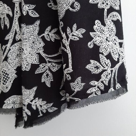 SILENCE + NOISE UO Floral Mini Dress Flowy Lightweight B&W Sz M - Picture 5 of 14